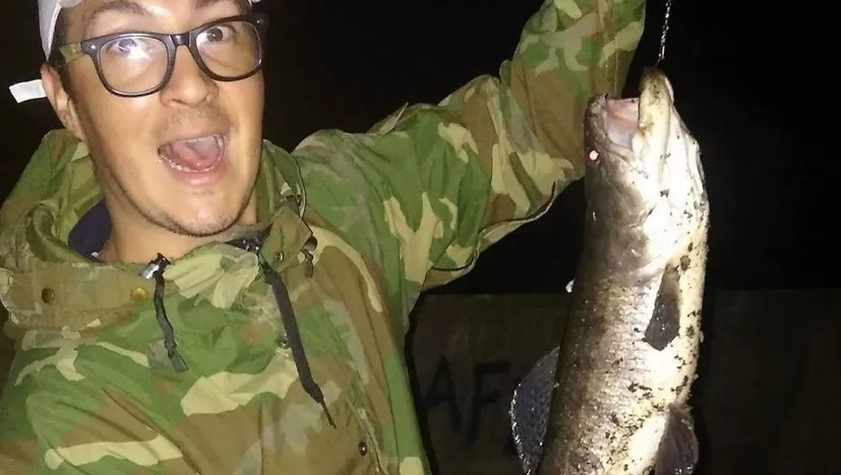 LA VÍCTIMA. Carlos Fretes, durante una excursión de pesca. FOTO TOMADA DE CLARIN