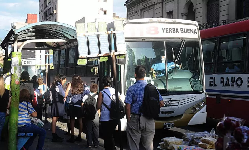 INTERURBANOS. El boleto llega a alumnos que viajan fuera de la capital. la gaceta / foto de héctor peralta 