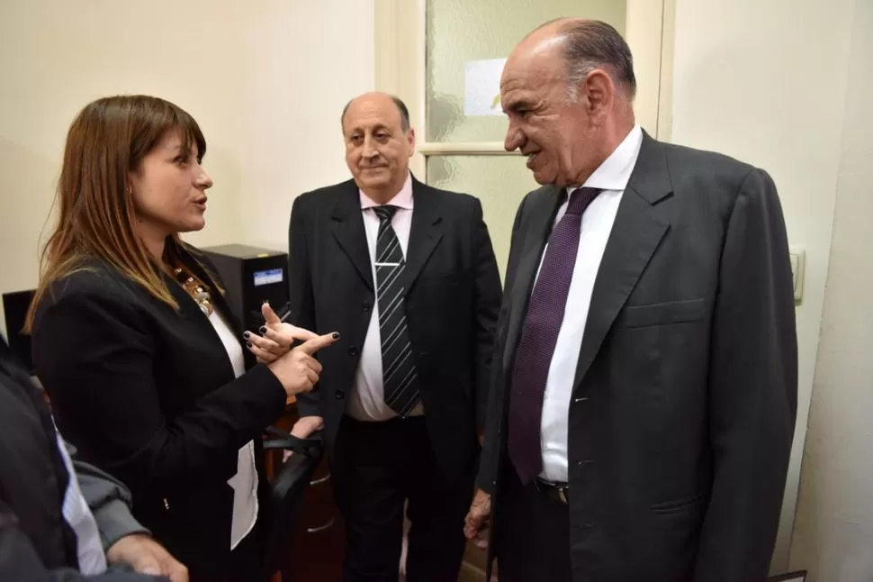 REUNIDOS. Edmundo Jiménez, Leticia Risco y Washington Navarro Dávila. la gaceta / foto de Inés Quinteros Orio