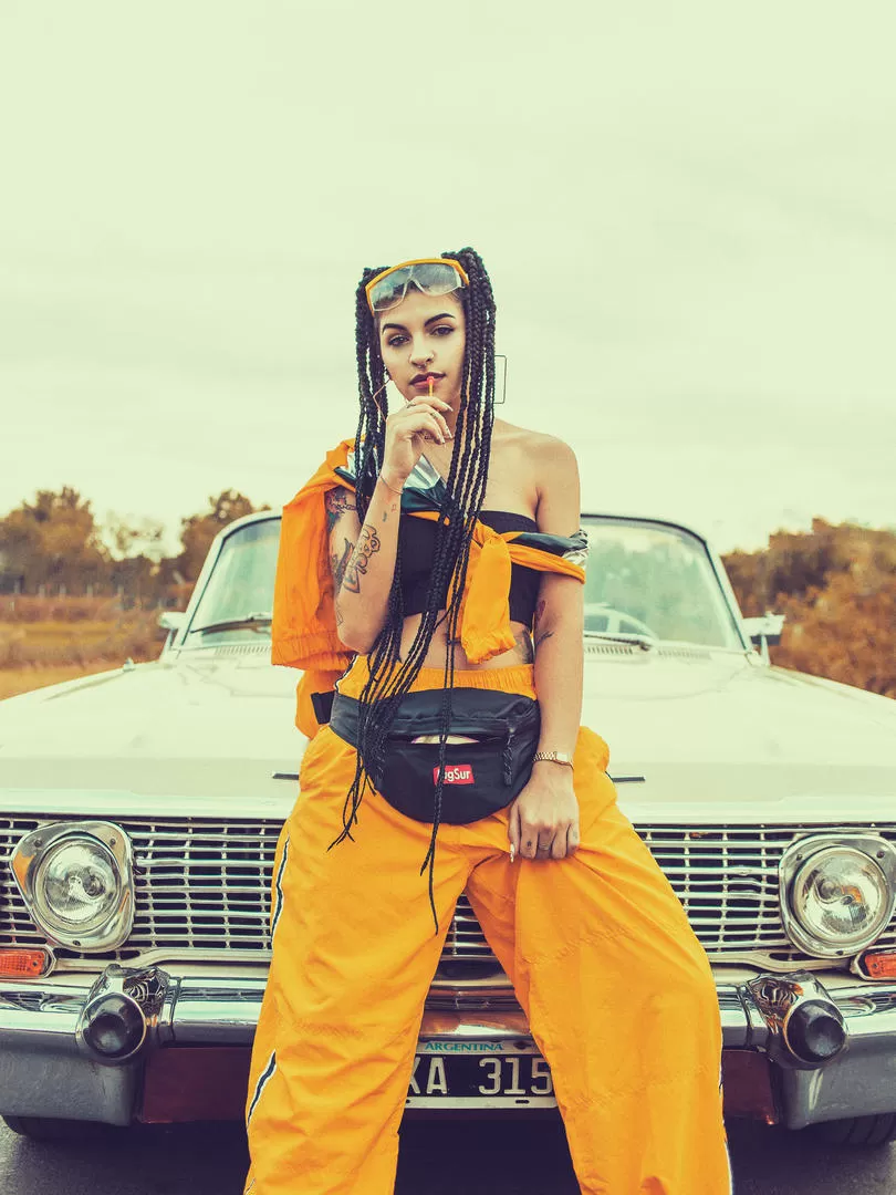 CAZZU. Con 24 años, la cantante es una de las traperas que se impone en la industria de géneros urbanos. Prensa Cazzu.-