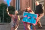 Estaba fuera de sí, dijo la joven que fue pateada por un cura cuando festejaba su recibida