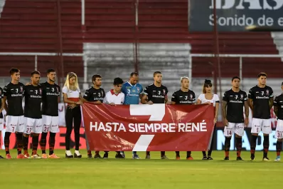 El conmovedor homenaje al Loco Houseman en la cancha de Huracán