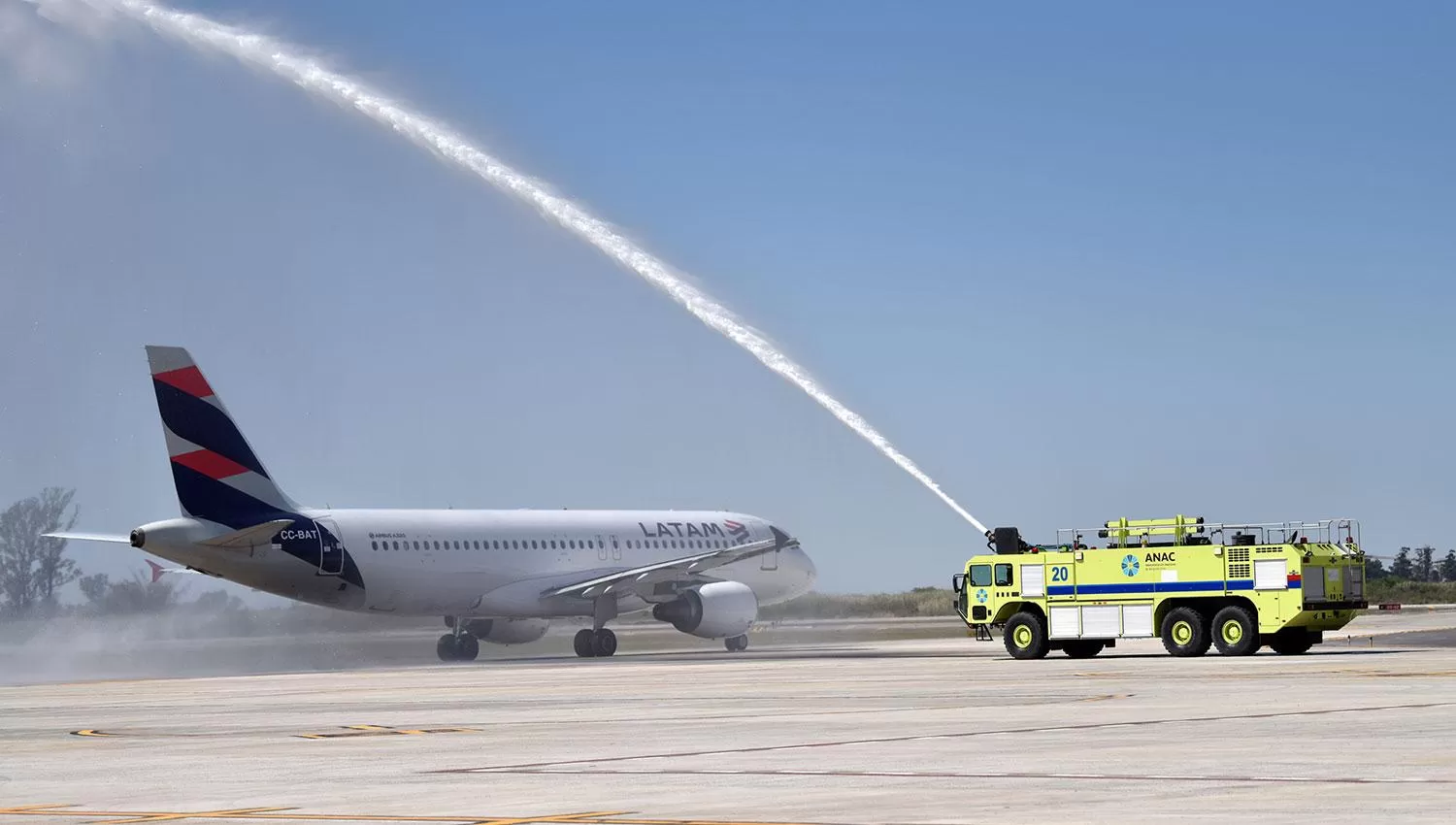 INAUGURACIÓN. El primer vuelo a Lima se realizó a principios de septiembre del año pasado. FOTO ARCHIVO