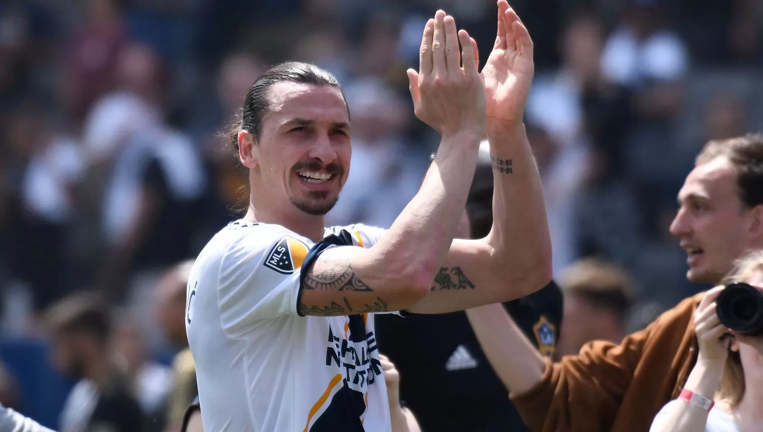 Ibrahimovic se fue ovacionado luego de marcar dos goles. REUTERS