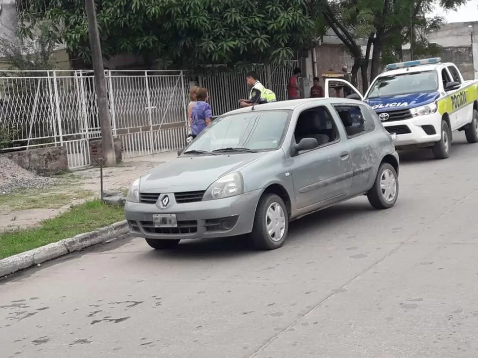 CASO. Motochorros atacaron a un puestero cuando circulaba en el auto. 