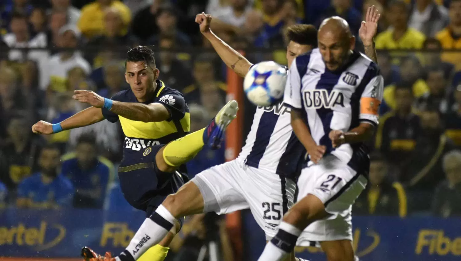 CLAVE. Boca definirá medio campeonato esta tarde si derrota a los cordobeses, sus únicos perseguidores. ARCHIVO