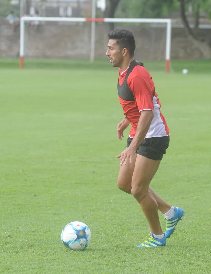 SUEÑO. “Maxi” quiere lograr un ascenso con la camiseta que lleva en su corazón.  la gaceta / foto de antonio ferroni  