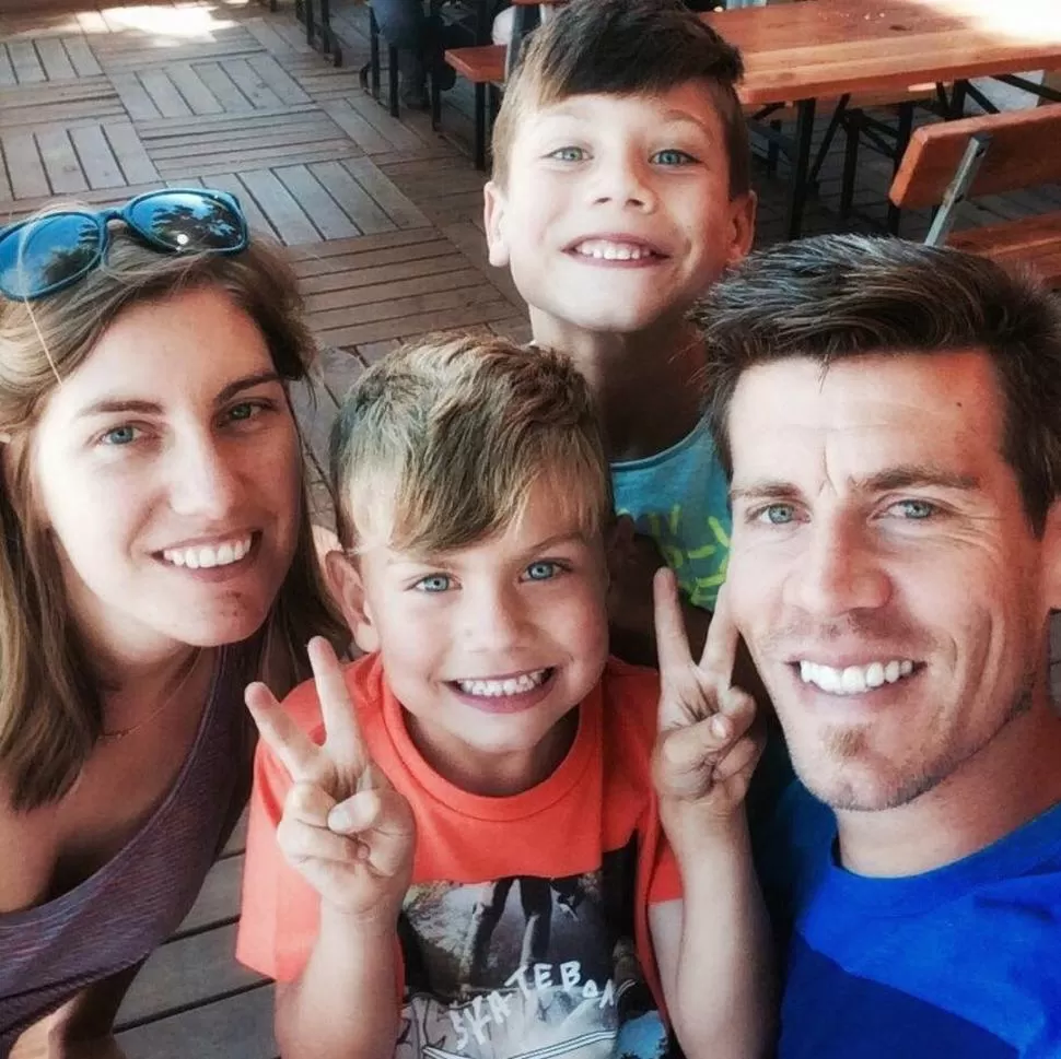 A TODOS LADOS. Femke, Milo y Luca acompañan a Ruiz a todas partes  