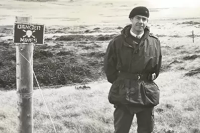 Pedí a Londres un ataúd para cada chico, contó el inglés que sepultó a los argentinos en Malvinas