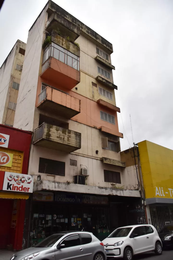 JUNÍN AL 100. En el departamento de las mujeres estafadas se presentó un hombre, tal y como se había anticipado por teléfono. Él manifestó que se encargaría de hacer el depósito bancario. Y ellas le dieron el dinero. la gaceta / foto de inés quinteros orio