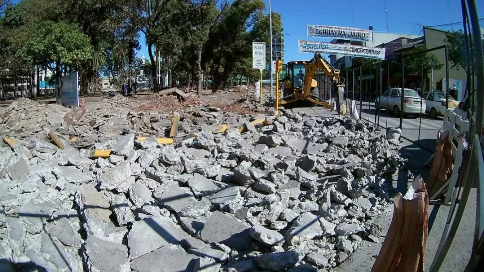 TRABAJOS PÚBLICOS. En el municipio aseguran que la planta permanente no se incrementó, sino que hay 15 frentes de obra que requieren de personal. LA GACETA / FOTO DE OSVALDO RIPOLL