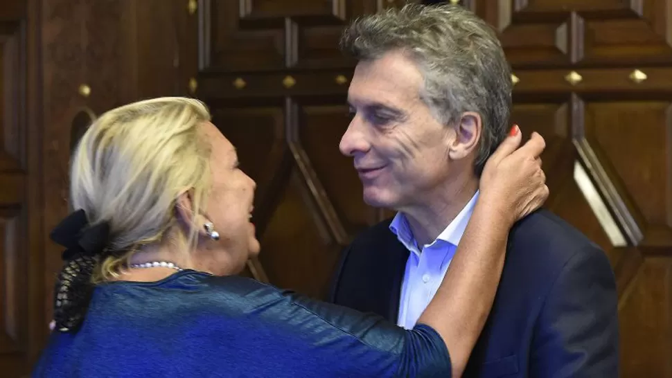 AMIGOS, PERO... Lilita Carrió se muestra cercana a Macri, pero esta vez lo cuestionó. ARCHIVO LA GACETA