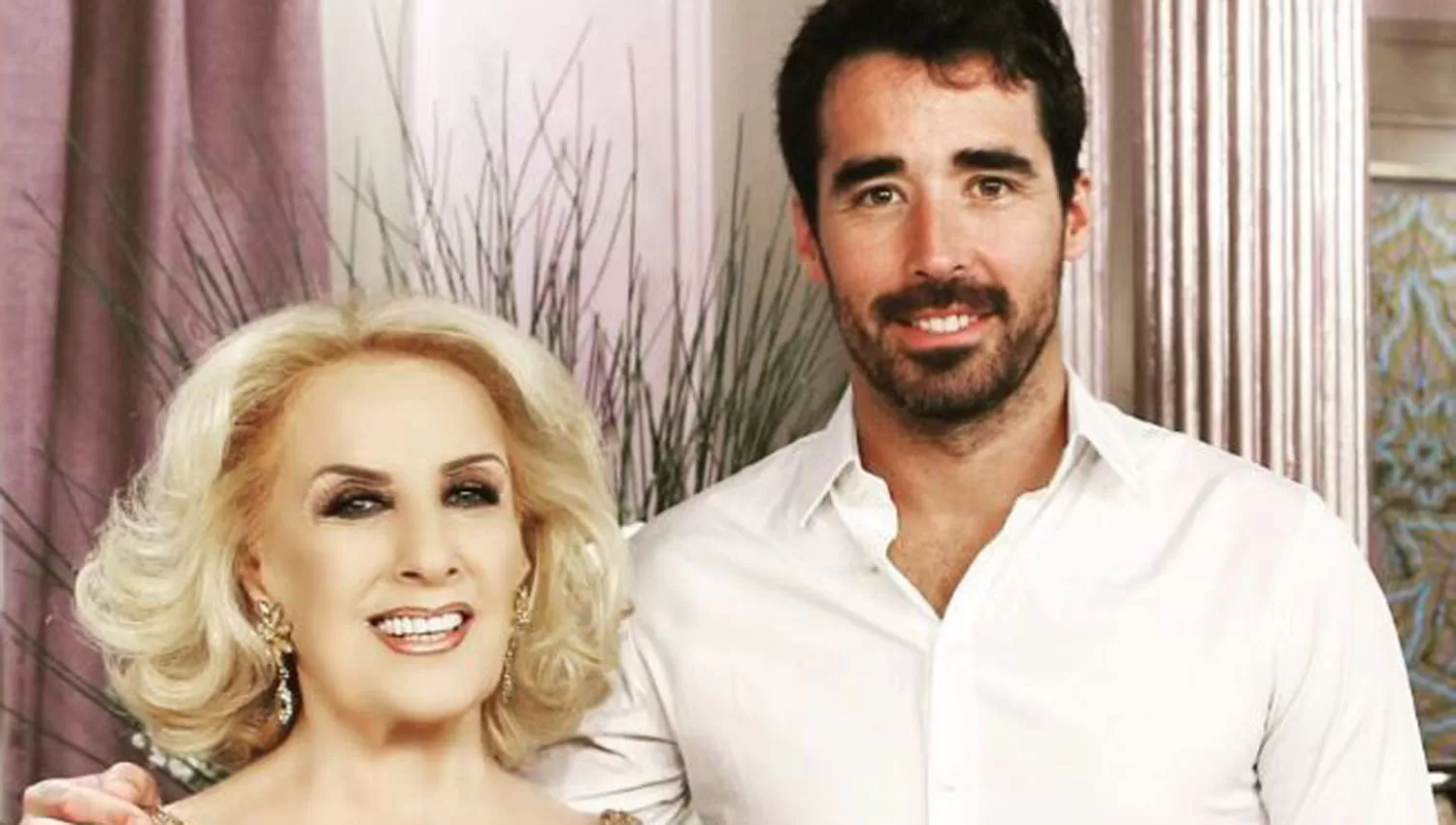 ABUELA Y NIETO. Mirtha Legrand y Nacho Viale. FOTO TOMADA DE LA REVISTA CARAS