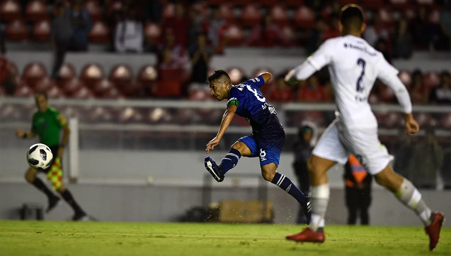 GOLEADOR. Guillermo Acosta fue la carta de gol de Atlético ante Independiente. (LA GACETA)