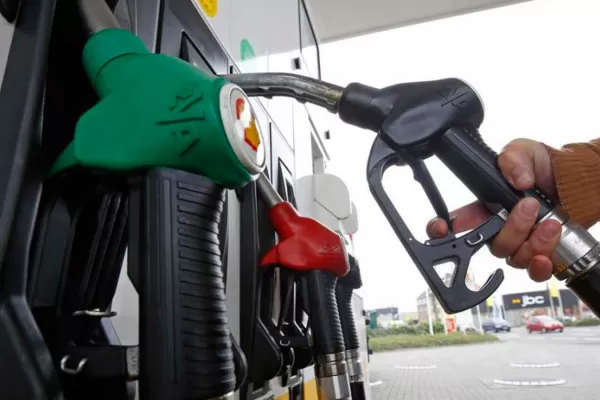 Acordaron mantener los precios de los combustibles hasta finales de junio