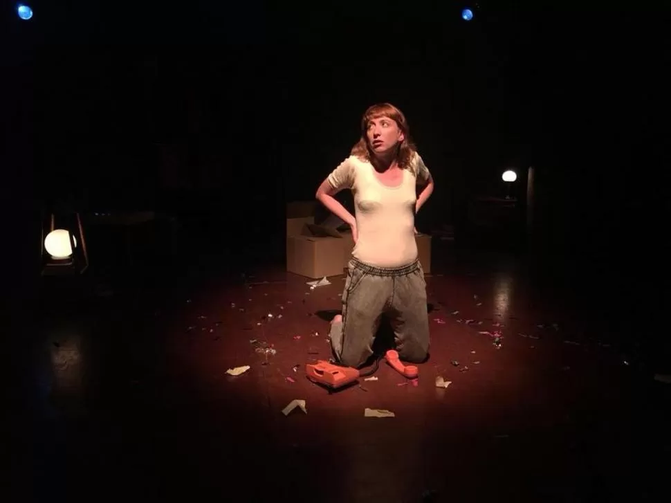  -JULIETA KOOP. Junto a Sebastián Villacorta inerpetan Bitácora.