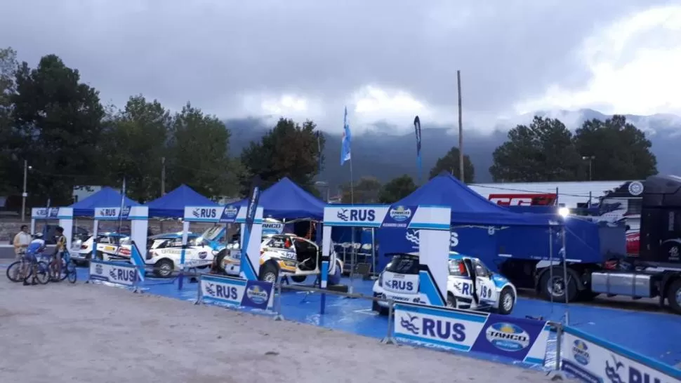 PANORAMA. Desde ayer, el predio del complejo Democracia concentra las actividades del rally, con validez por dos campeonatos y reunirá gran cantidad de máquinas. fotos de javier astorga 