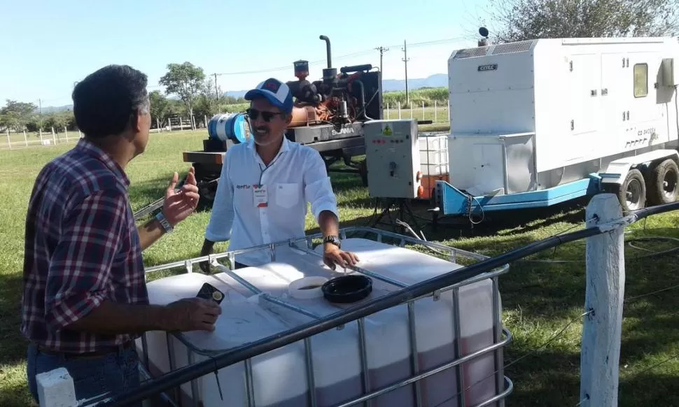 BIODIÉSEL. Roberto Palomo presentó el biocombustible y el generador. GENTILEZA GUSTAVO FRÍAS SILVA.  