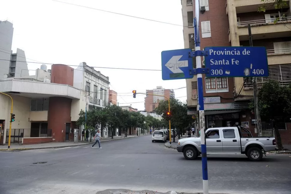 CASO. Un grupo atacó una vivienda de Virgen de la Merced al 700. LA GACETA/FOTO DE HÉCTOR PERALTA