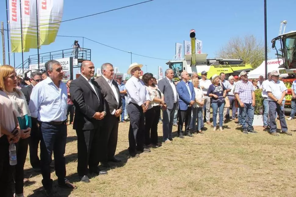 TODOS JUNTOS. Autoridades provinciales, nacionales y del municipio capitalino, junto a directivos de Apronor, encabezaron el acto de apertura del jueves. GENTILEZA APRONOR