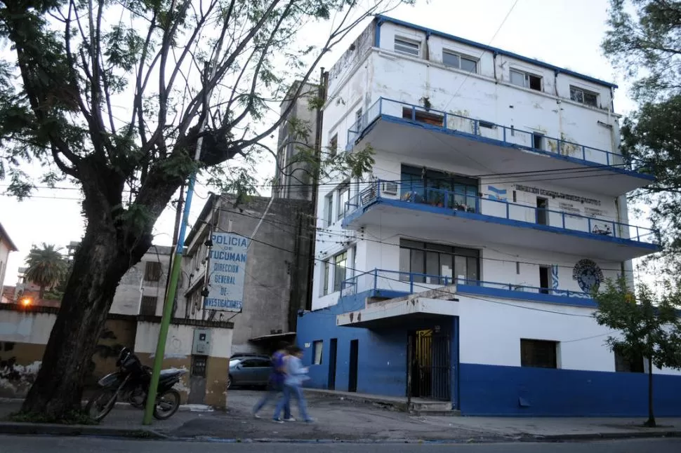 POLÉMICA. Algunos detenidos son alojados en las oficinas del edificio. LA GACETA / foto de DIEGO ARÁOZ (archivo)