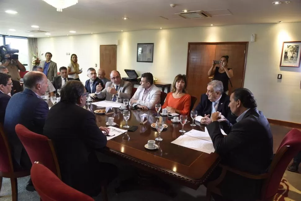 DE APURO. Los presidentes de bloque de la Legislatura debieron reunirse ayer y sesionarán este lunes.  prensa legislatura