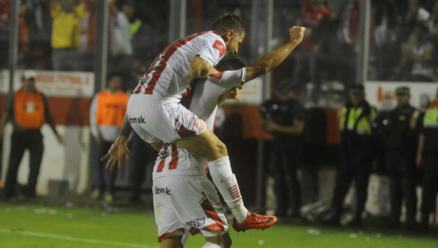 GOLEADOR. Bieler redondeó un partido bárbaro y es el líder de la remontada Santa. LA GACETA / FOTO DE ANTONIO FERRONI