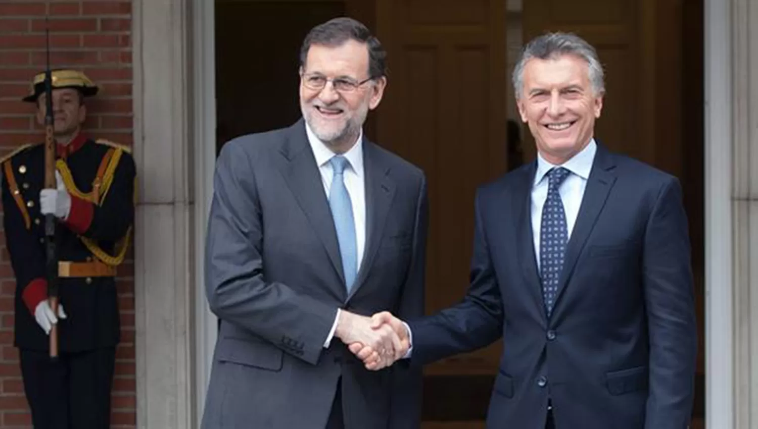 Mariano Rajoy mantiene una buena relación desde hace mucho tiempo con Mauricio Macri. ARCHIVO LA GACETA