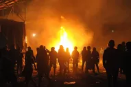 Pity Alvarez llegó seis horas tarde y los fans de Viejas Locas incendiaron Argentinos del Norte