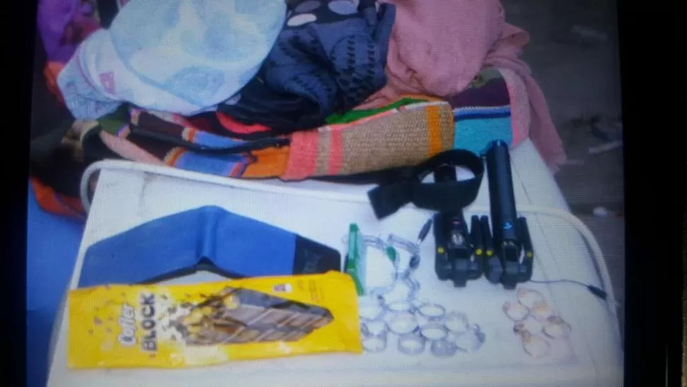 SECUESTROS. Recuperaron mochilas, billeteras y accesorios para celulares. 
