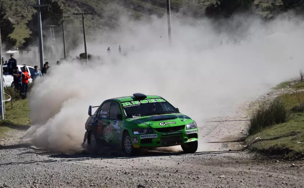 IMPECABLE. Enzo Servili, en su primera carrera con el Mitsubishi, se impone en la general por 23” sobre Paulino Conte. 