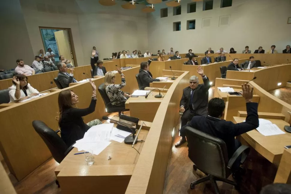 AL RECINTO. Ediles del PJ y de FR no quieren que la medida se dé por decreto, sino por una norma del Concejo. la gaceta / foto de Inés Quinteros Orio