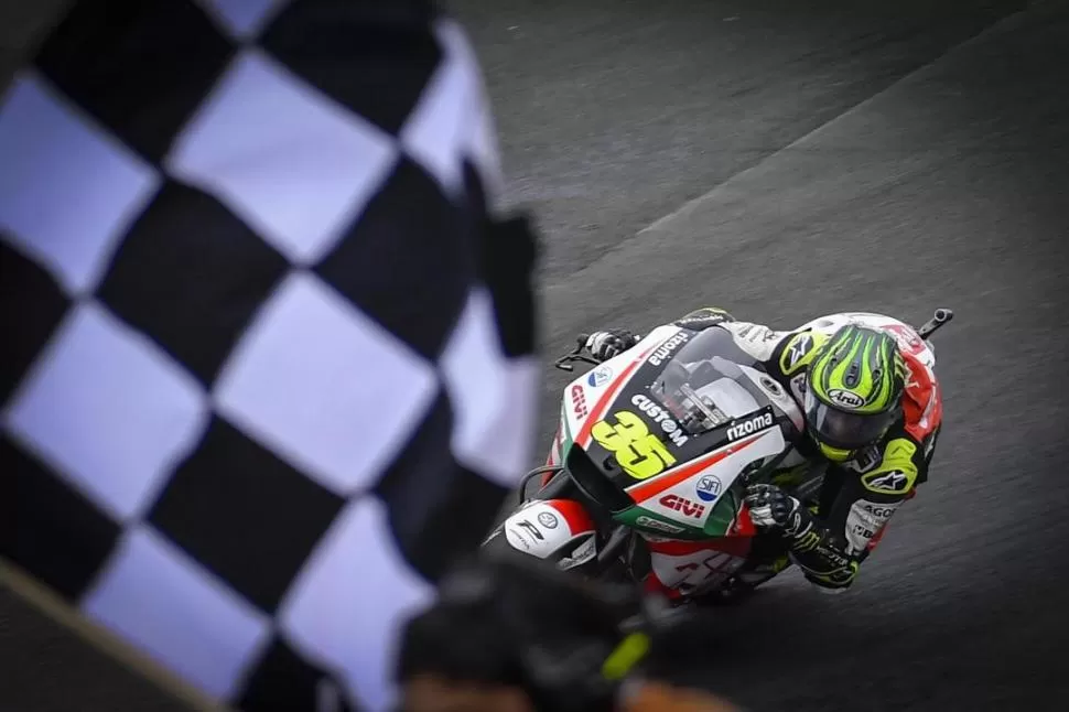TRIUNFO BRITÁNICO. El inglés Cal Crutchlow, con una Honda, ganó la segunda fecha del campeonato de MotoGP, se disputó en Las Termas de Río Hondo. prensa motogp