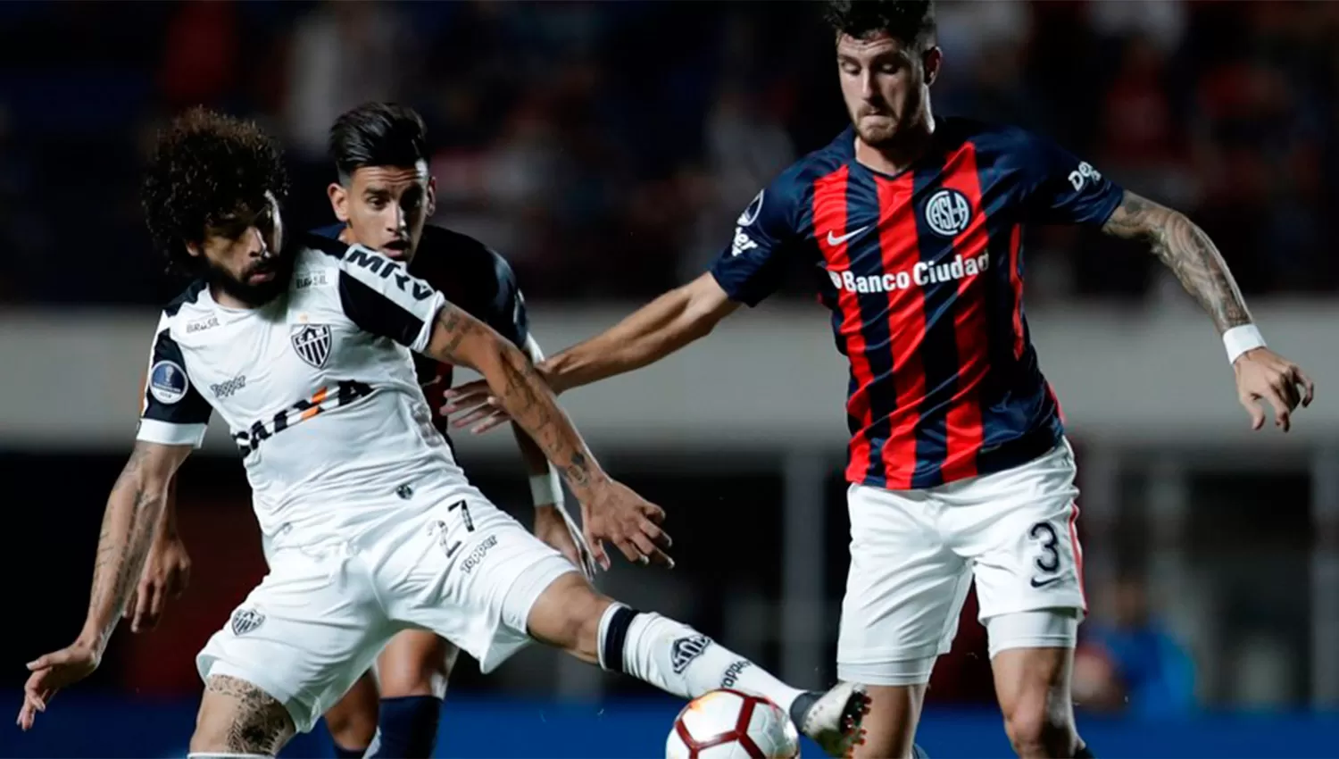 EN LA LUCHA. San Lorenzo quiere imponerse en su casa ante Mineiro. (OLÉ.COM)