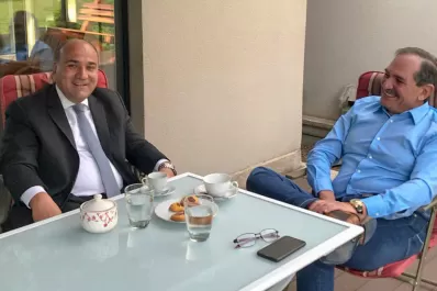 Otra vez juntos: Manzur visitó a Alperovich en su casa