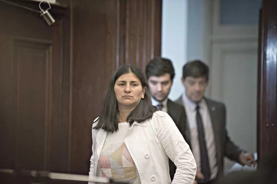 NO LE TEMBLÓ EL PULSO. Adela Goitea acusó a los policías de haber arruinado la vida de sus hermanos. LA GACETA / FOTO DE JORGE OLMOS SGROSSO