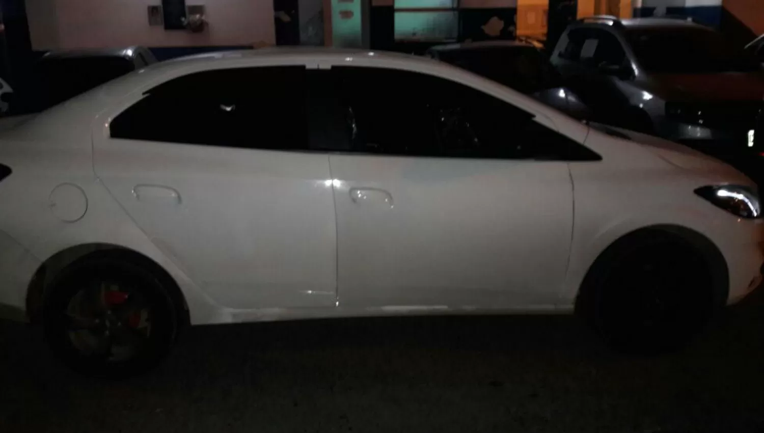 VIDRIO ROTO. Los ladrones fueron atrapados por la Policía. 