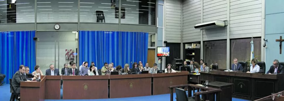 EN LA SEDE DEL TRIBUNAL ORAL FEDERAL. El debate oral se inició ayer con la lectura del requerimiento de elevación a juicio. la gaceta / foto de jorge olmos sgrosso 
