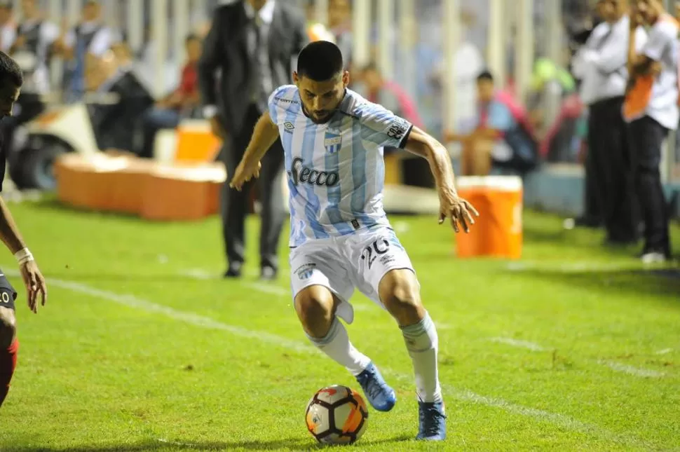 BUEN MOMENTO. Villagra, que ahora se encarga de cubrir el lateral derecho de la zaga, viene jugando en un alto nivel. la gaceta / foto de hector peralta