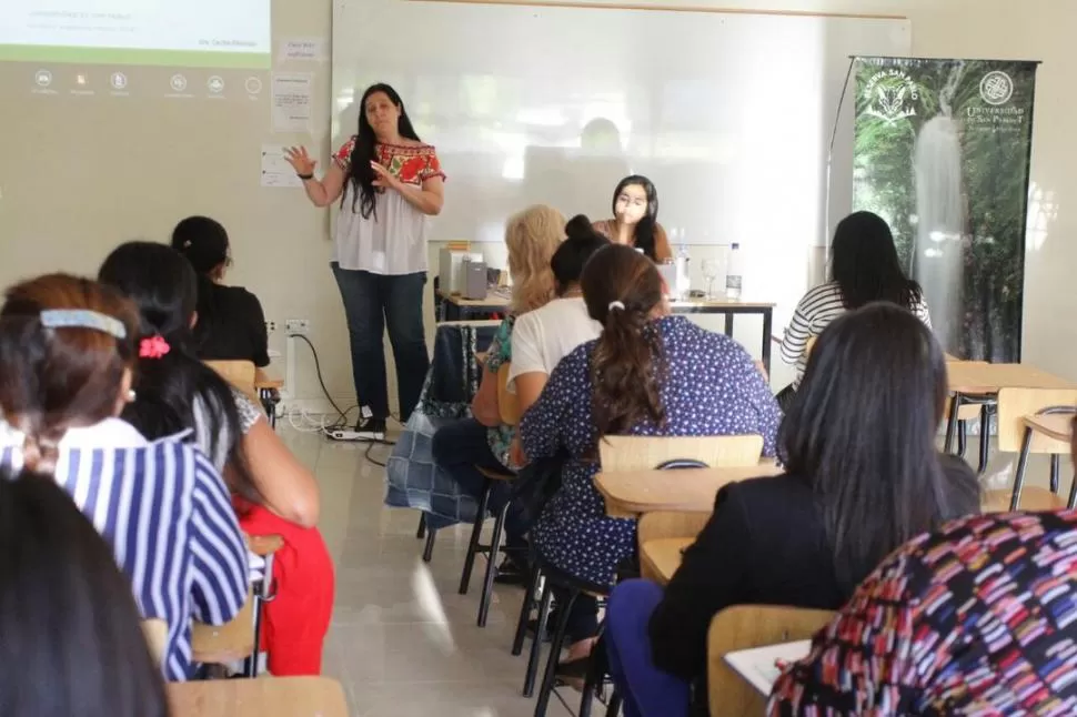 EN PLENA CAPACITACIÓN. El problema central es la contaminación por la basura, advirtió Nilda Elizondo.  