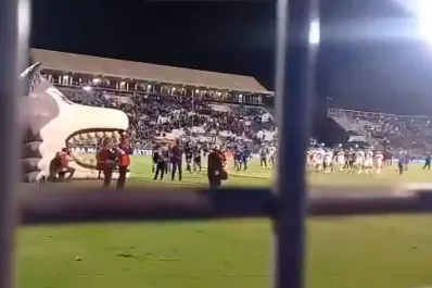 La furia de los hinchas de Gimnasia luego de la caída ante Atlético