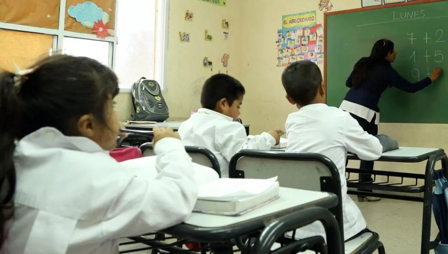 INGRESOS. Los docentes tucumanos tendrán un nuevo aumento a fin de mes.