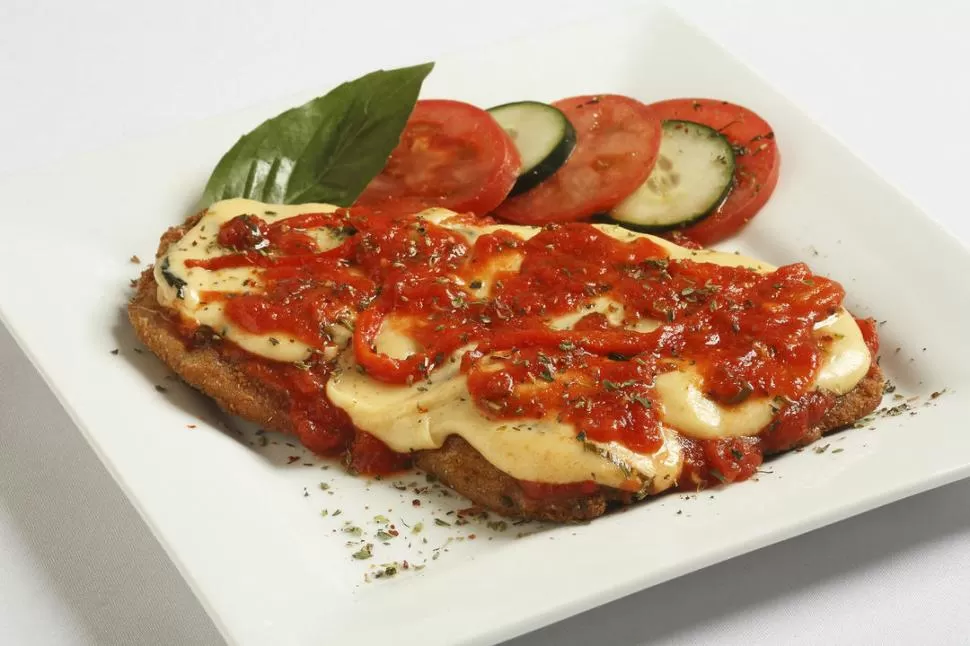 DESDE LA DÉCADA DE 1940. La primera milanesa a la napolitana se preparó en la ciudad de Buenos Aires. 