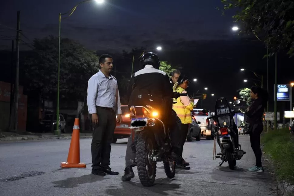 OTRO RECURSO. Carlos Najar aseguró que en Las Talitas prefieren incrementar los controles en las calles con la ayuda de efectivos policiales. prensa municipalidad de tafi viejo