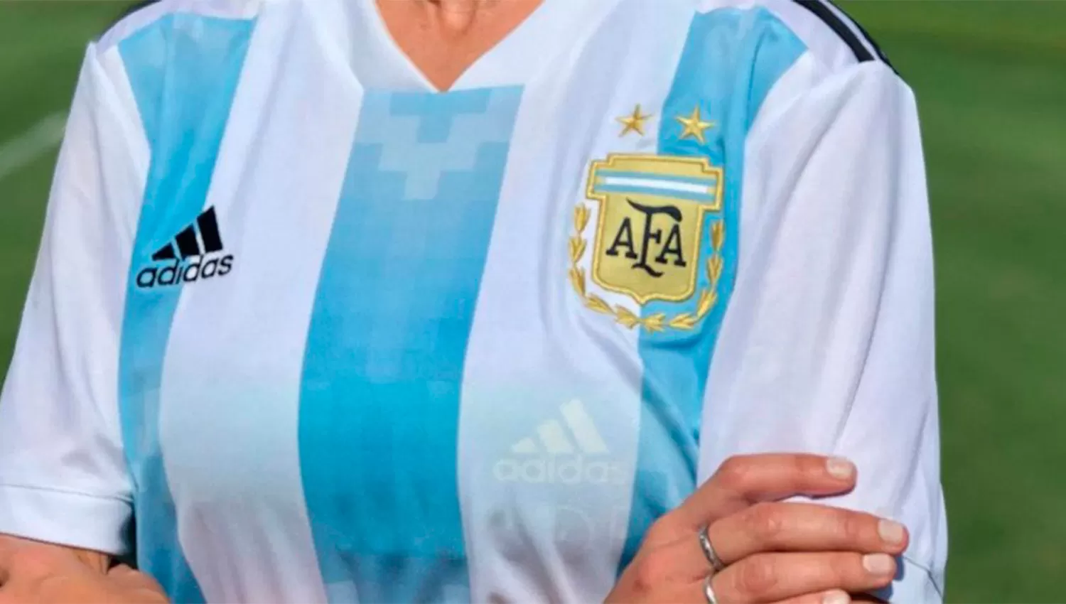 NUEVA CAMISETA DE LA SELECCIÓN ARGENTINA DE FÚTBOL FEMENINO