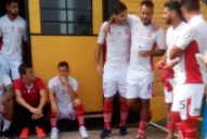 Los jugadores de San Martín tuvieron que salir del vestuario porque explotó una bomba de humo