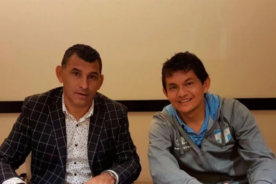 La leyenda continúa: el “Pulguita” renovó contrato por dos años más