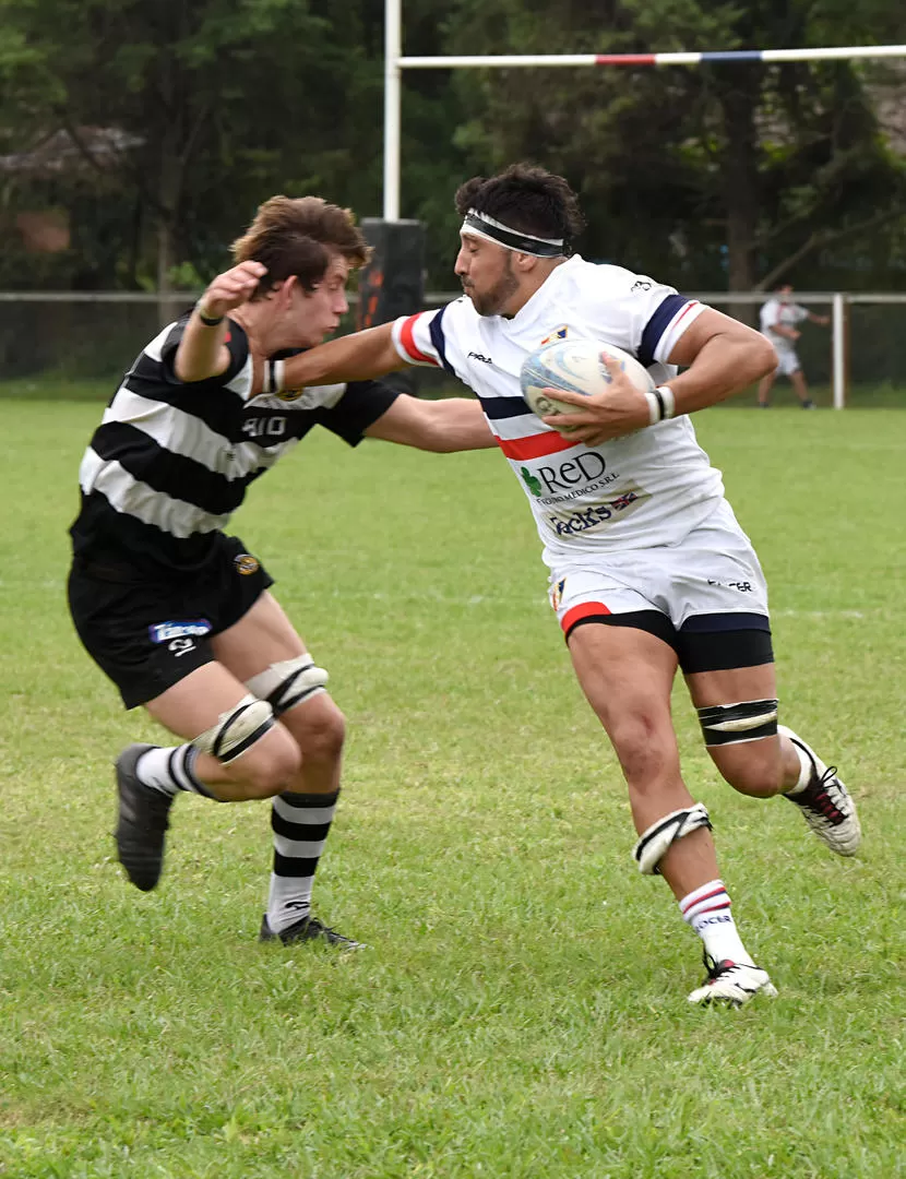 FRUSTRACIÓN. Lawn Tennis sigue sin descifrar a Duendes: cayó en el parque y se quedó sin la chance de seguir peleando.  LA GACETA / Foto de José Nuno