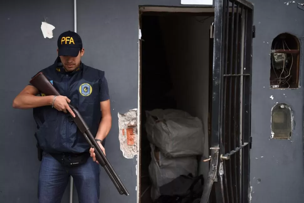 EN LA CAPITAL. Un domicilio del barrio La Ciudadela fue señalado por los investigadores como el domicilio del presunto líder de la organización delictiva. la gaceta / foto de DIEGO ARAOZ