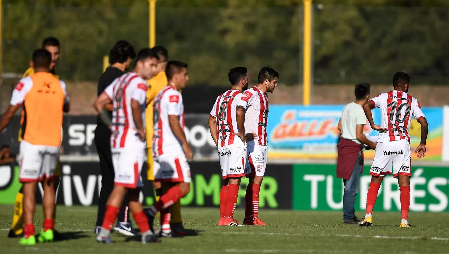 El empate amargó a los jugadores del Santo. FOTO DE IGNACIO IZAGUIRRE (ESPECIAL PARA LA GACETA)